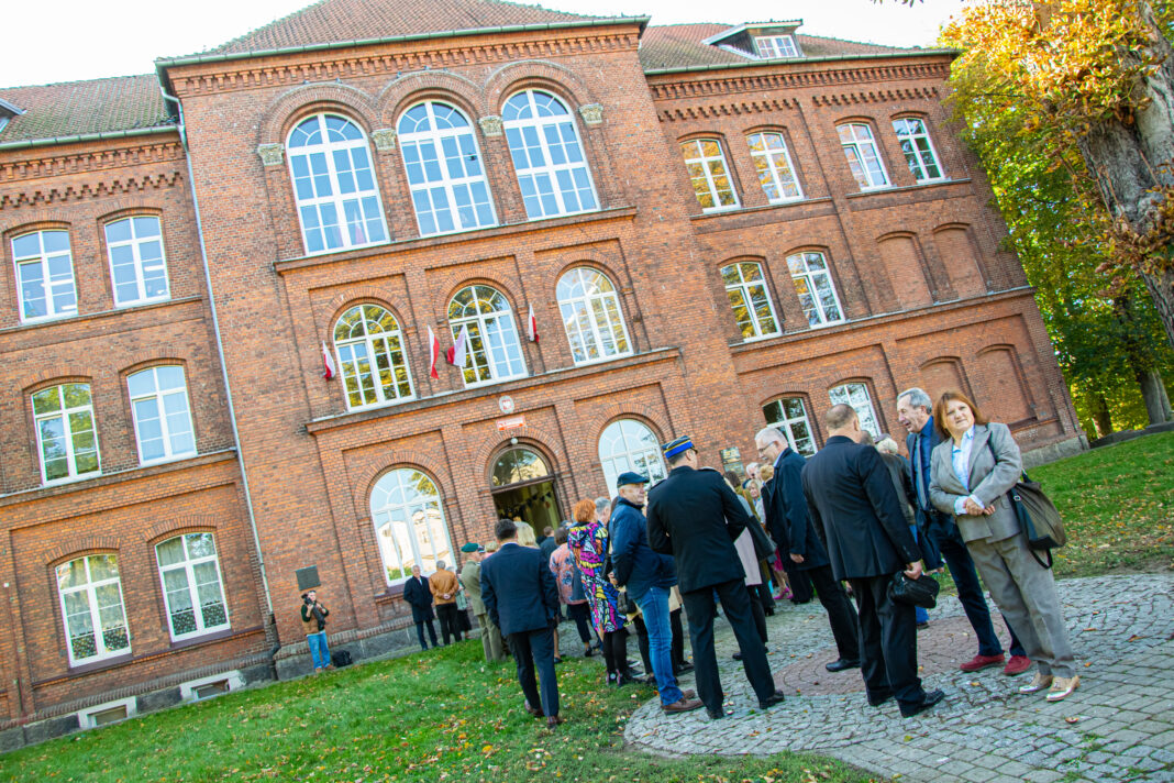 Obchody 75-lecia Liceum Ogólnokształcącego im. S.Żeromskiego w Bartoszycach
