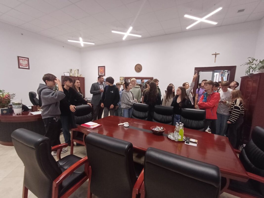Młodzież z wymiany polsko-niemieckiej gościła w Starostwie