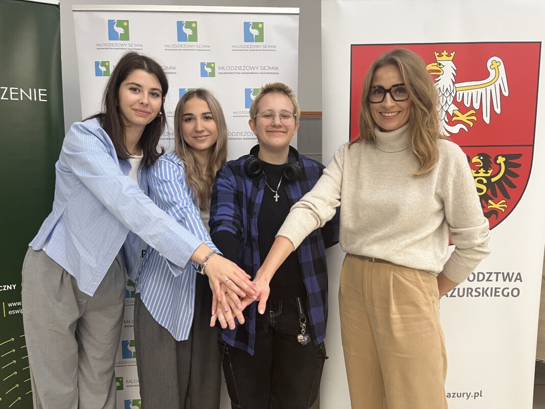 Uczestniczki Akademii Demokracji na Forum Młodzieży Warmii i Mazur