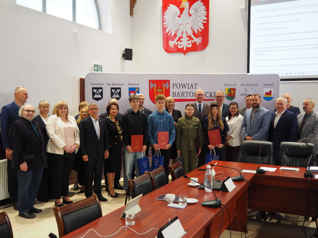 Laureaci powiatowego quizu wiedzy o samorządzie